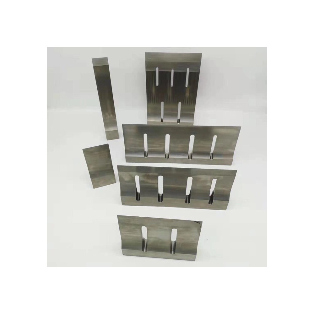 Family of ultrasonic food cutting blades