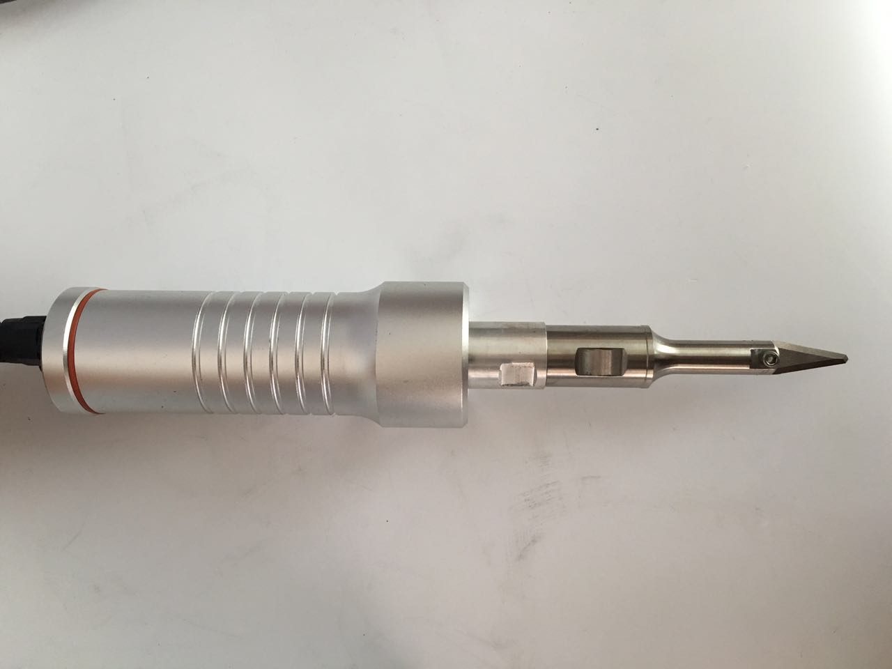 Pen-type ultrasonic cutter