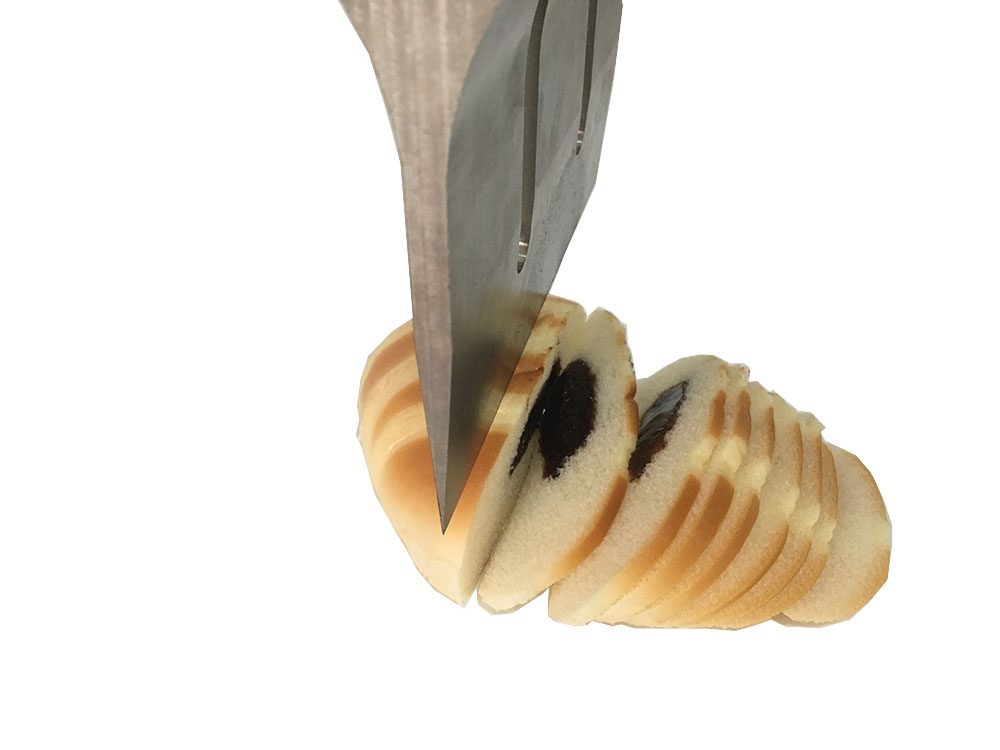 Ultrasonic cutting of cheese