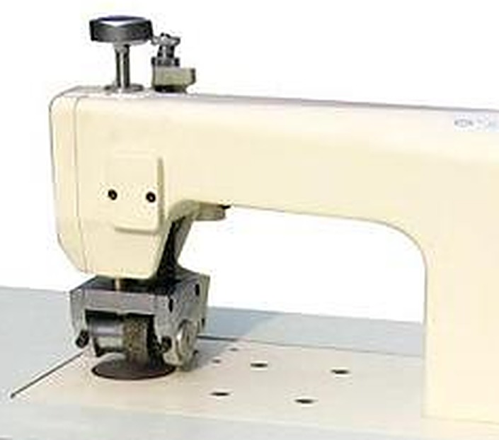 Sewing head of the ultrasonic lace machine with pressure knob, pattern roller and horn