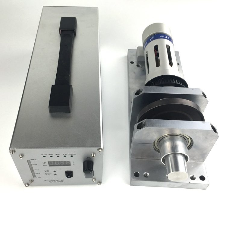Ultrasonic head assembly with the generator that drives it