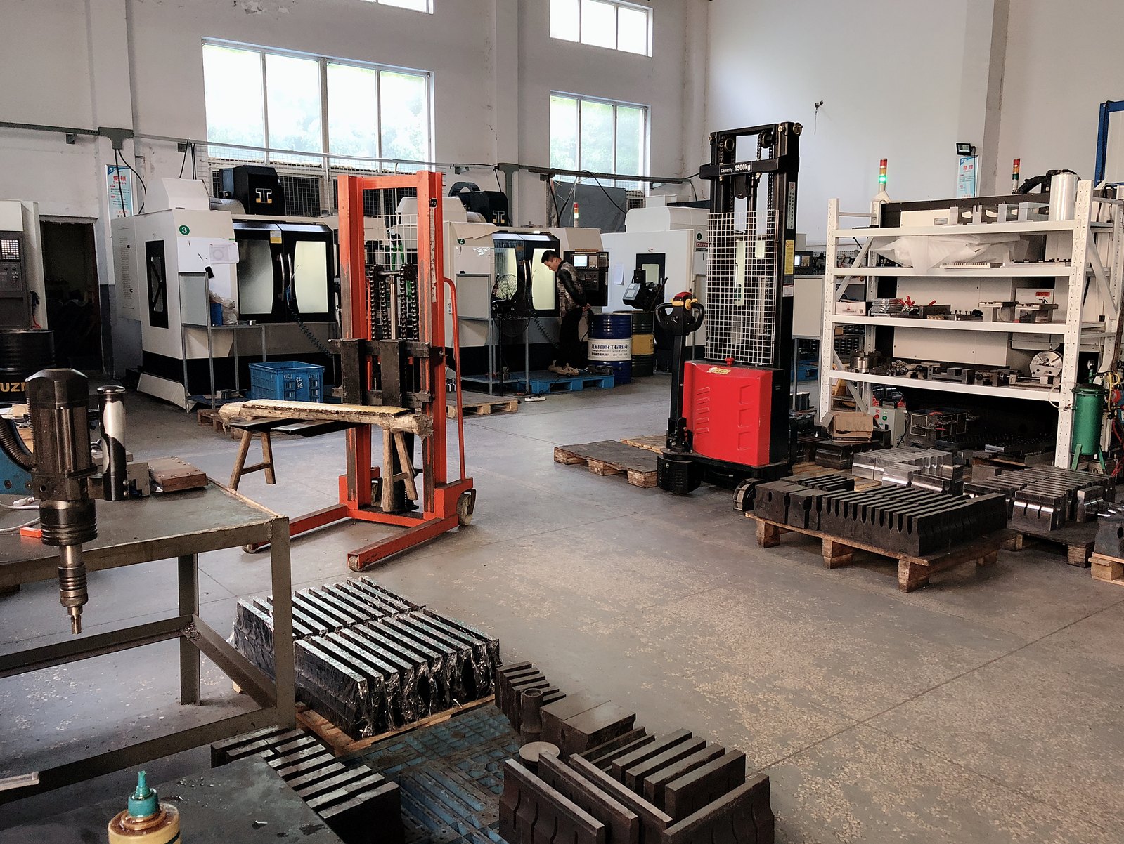 Workshop producing ultrasonic generators