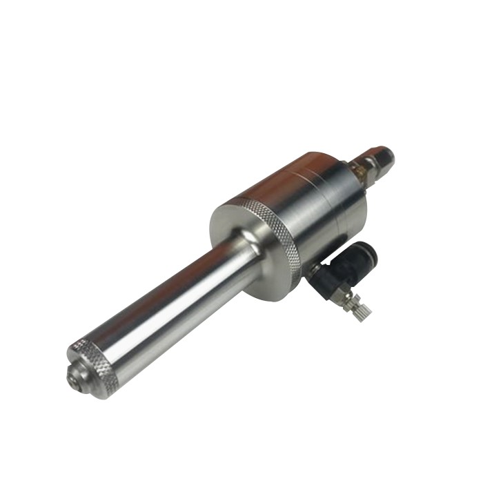 Ultrasonic nozzle supplied with the spraying generator