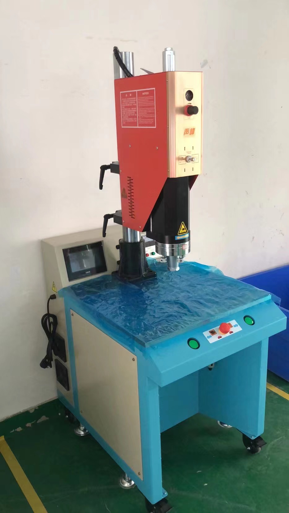 High-power 15 kHz ultrasonic plastic welding on a press