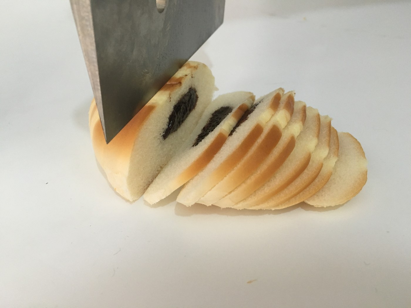 Blade cutting a layered product on the test bench