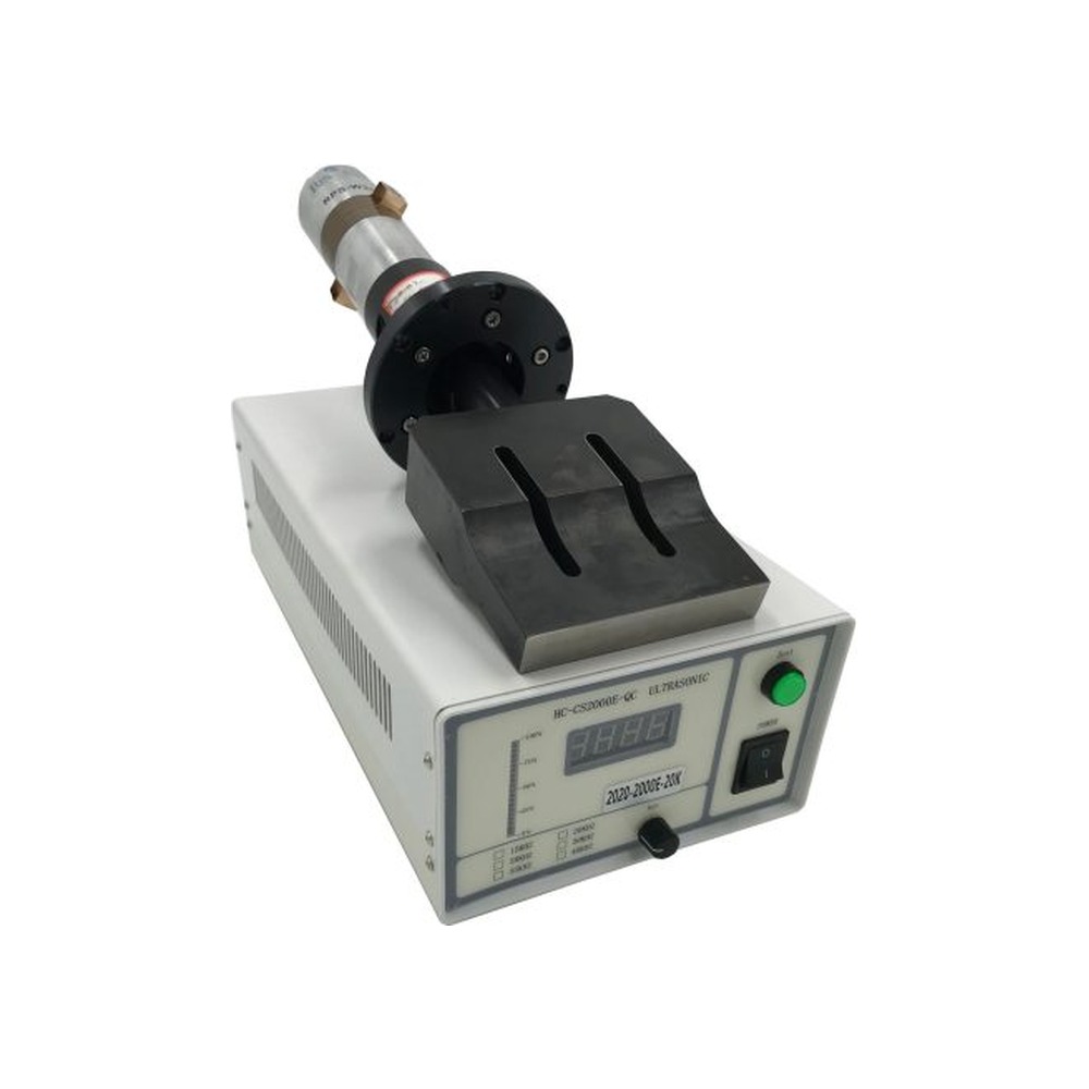 Ultrasonic welding generator with a transducer and horn fitted