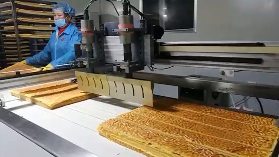 Ultrasonic cutting on an in-line food production line